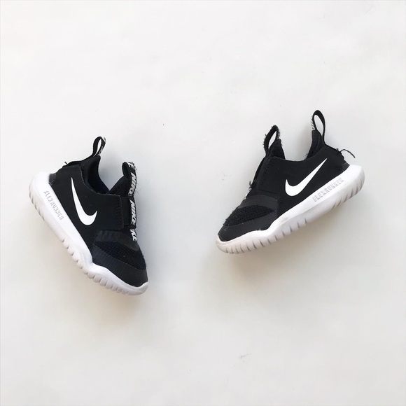 Nike Other - Nike black flex runner sneakers EUC size 5